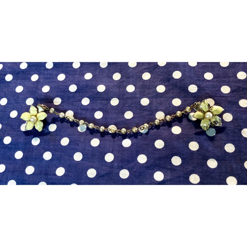 2 Piece Vintage Lot:  Flower Collar Chain & Scarf